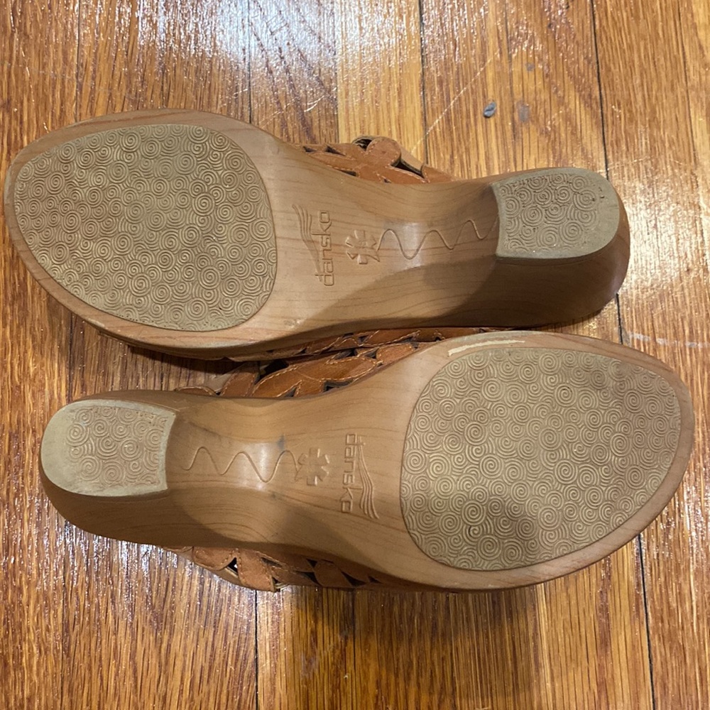 Dansko Clarissa Leather Floral Cutout clogs/sandals - Picture 7 of 9